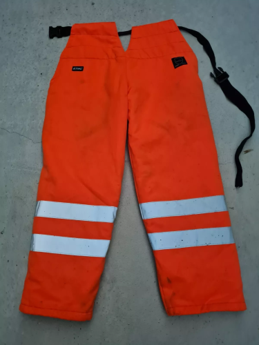 Stihl Schnittschutz Beinlinge orange Forstschutz Waldarbeiter rundum Forst THW